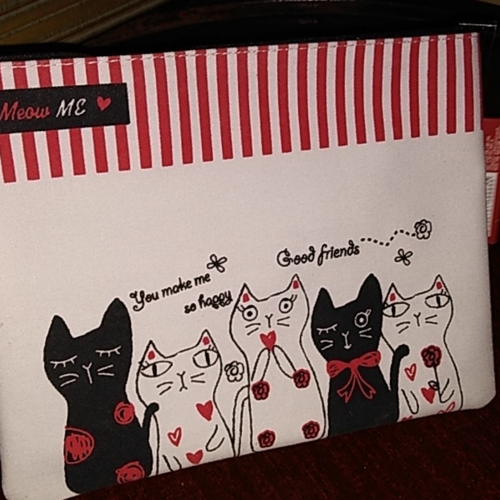 So cute! Daiso Meow cat motif cosmetic bag